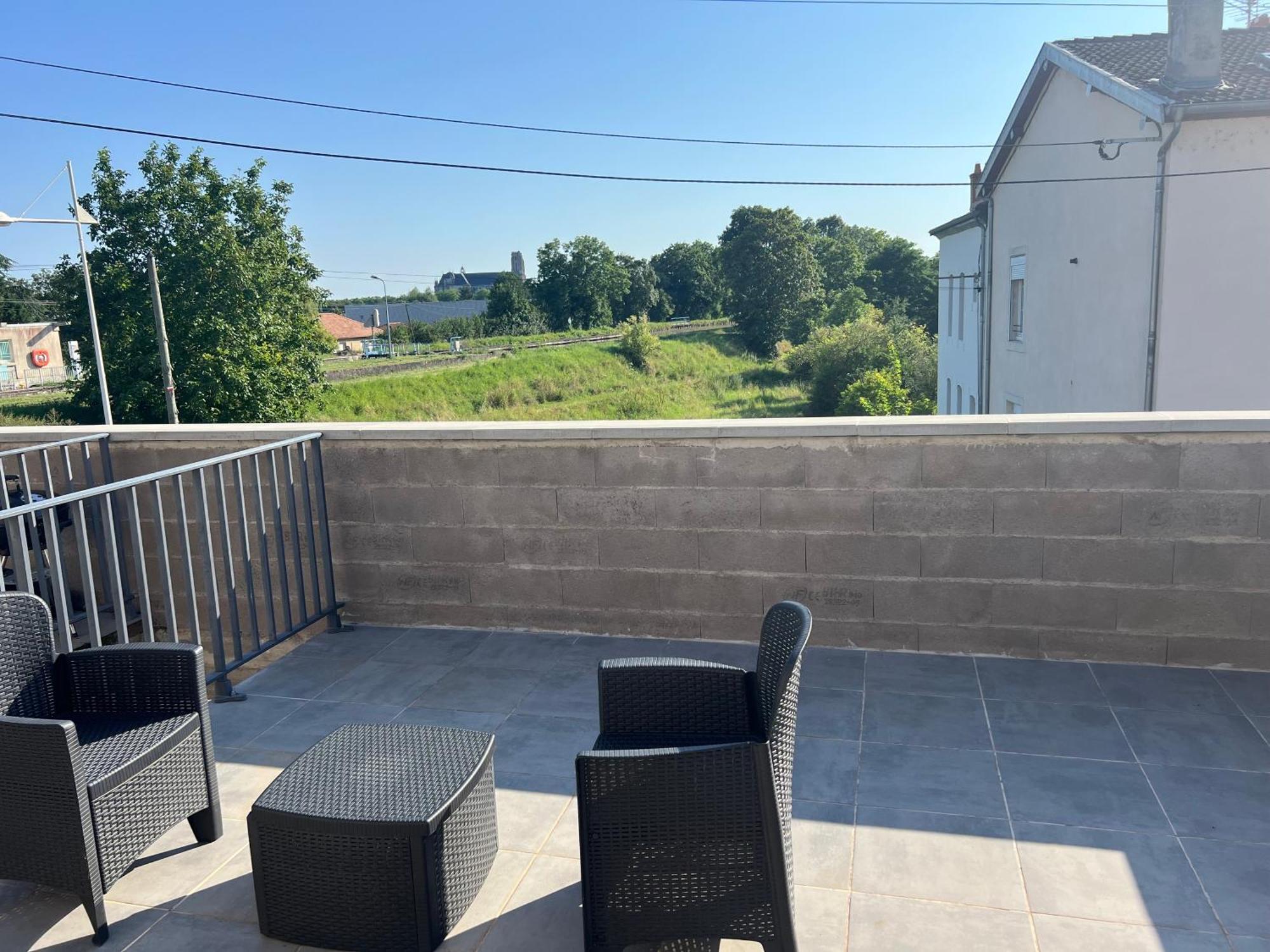 Le Cocon Du Port Apartment Toul Exterior photo